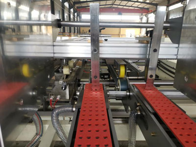 Semi-automatic Gluing Machine