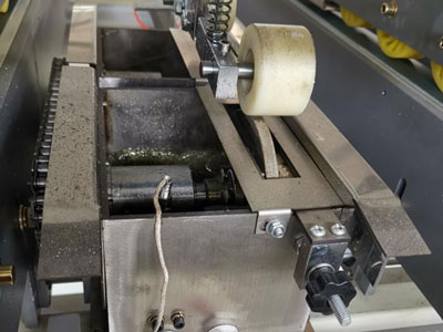 Semi-automatic Gluing Machine